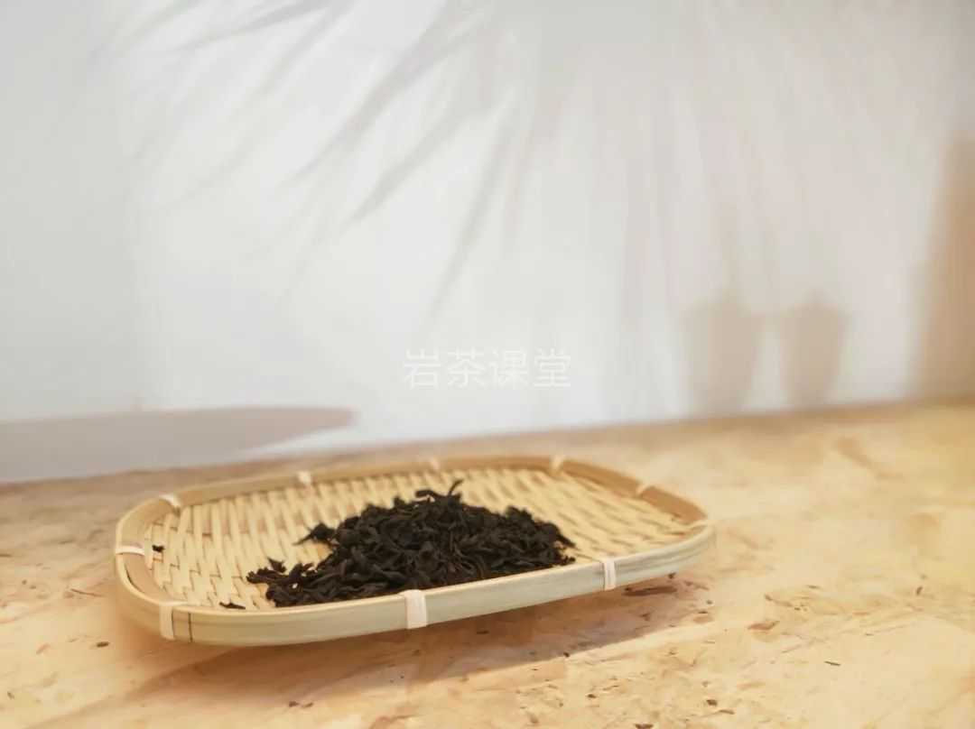 轻火，中火，足火，不同焙火程度的岩茶，如何把握适饮期？