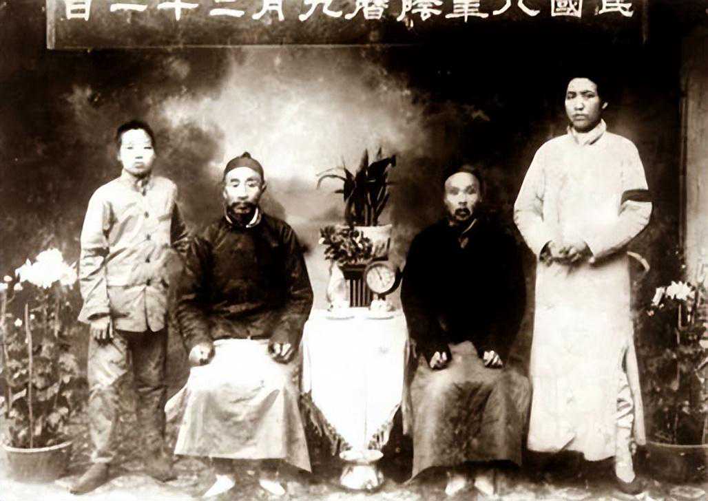 毛主席最经典的12句诗词，至情至性，每一句都值得背诵下来