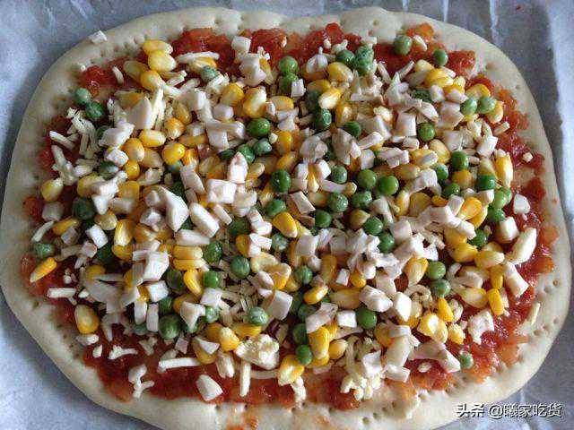 在家不出门老爸说想吃披萨怎么办呢，简单实惠，馅料十足美味极了