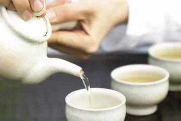 「茶叶冲泡技巧」泡碧螺春方式越来越多样，但现在都流行这样泡