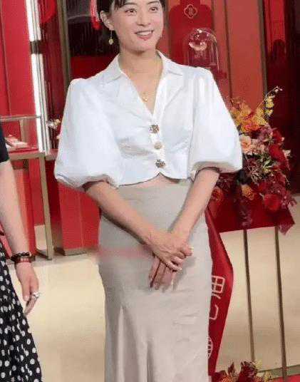 41岁孙俪断崖式衰老！生图眼凸脖粗老到认不出，与普通大妈无异