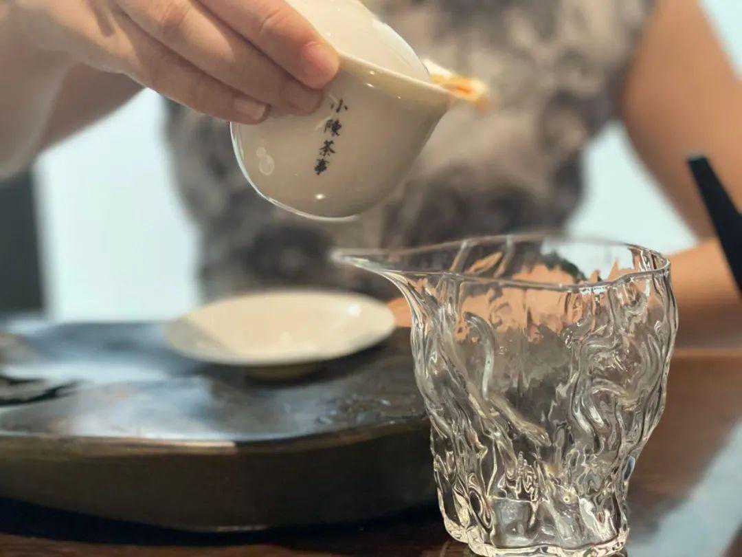 白茶、绿茶、普洱茶都不焙火，为什么就岩茶要焙火呢？