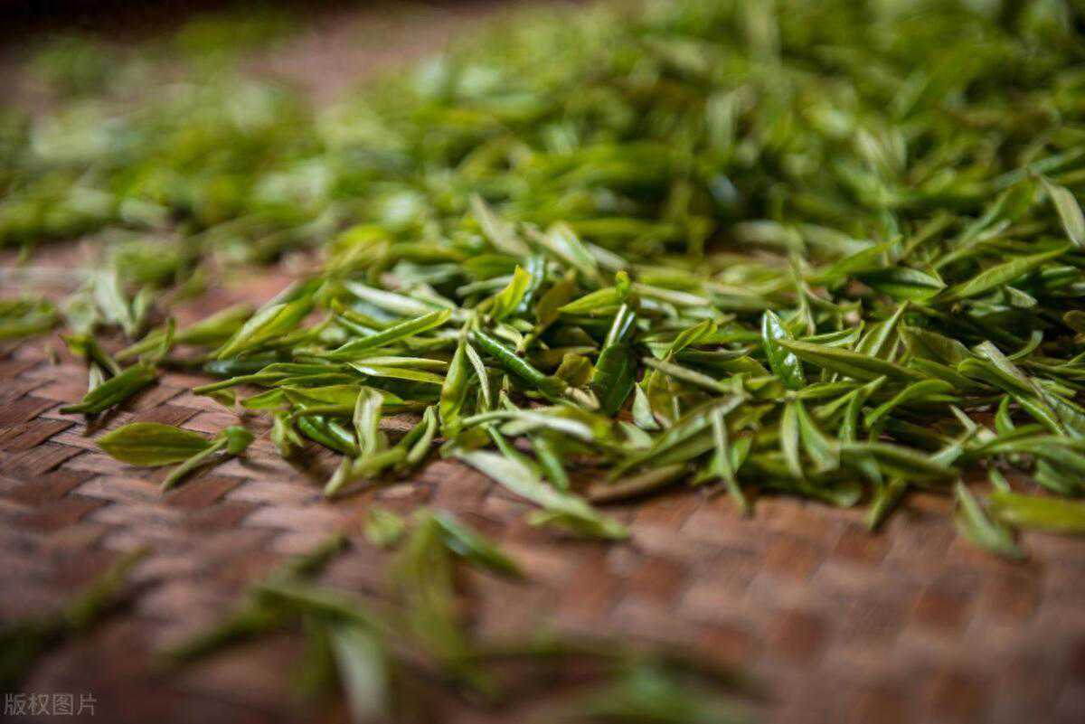 茶叶“造假”太可恨！这2种假茶曝光了，多数人还在喝，很伤身！