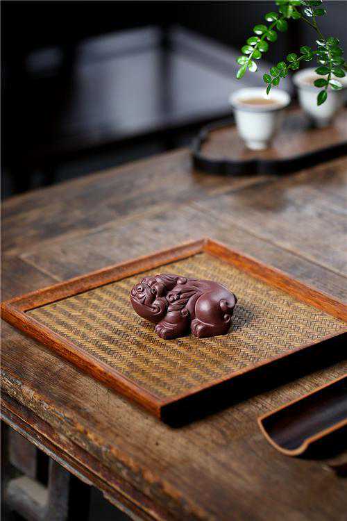 紫砂茶宠的养护秘籍：解锁正确饲养姿势，让你的茶宠活色生香！