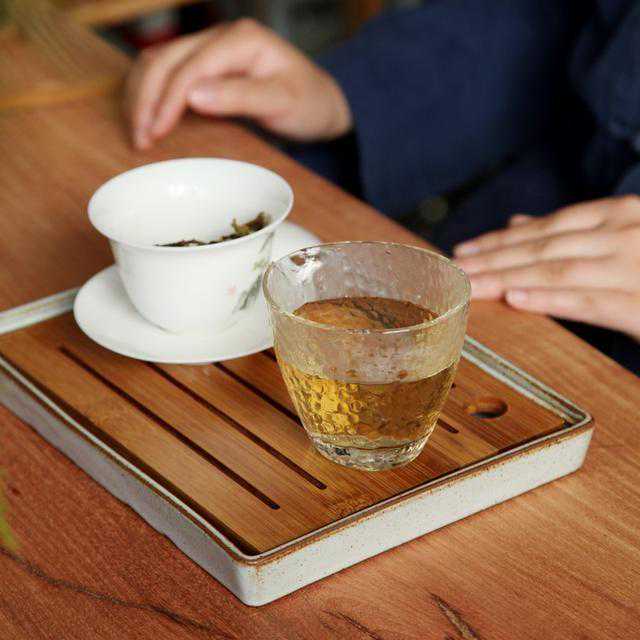 泡普洱茶时，为什么不能翻动叶底？听听专家怎么说！