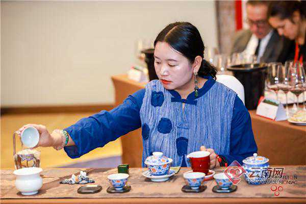 法国波尔多红酒“对话”云南普洱茶