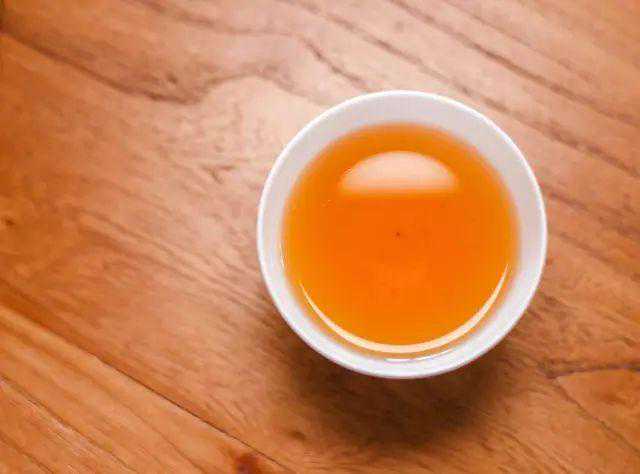 如何欣赏茶汤色？很多人不懂