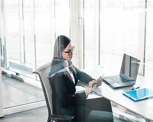 短篇年上《最高机密》，深情酷哥反恐队长×坚毅开朗茶馆老板