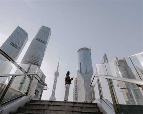 新茶饮圈地扩张：囤店铺、降加盟费，冲击万店规模